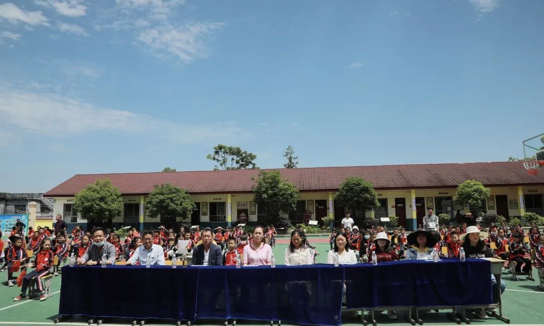 红色经典广传诵 清廉家风共传承|茅坝小学举行红色诗歌朗诵暨亲子阅读